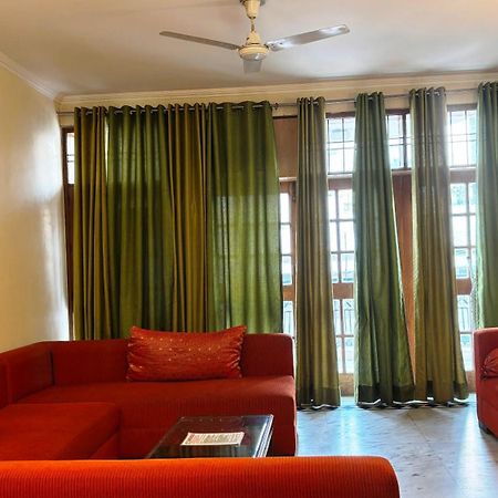 Under My Roof Green Park New Delhi Exterior foto